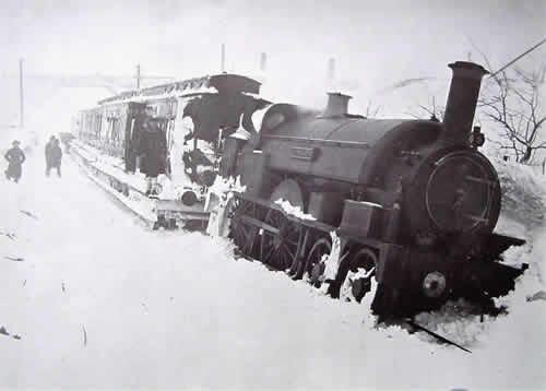 The GWR engine "Leopard" caught in a snow drift